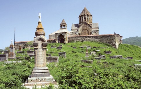 Армянский церковь в горах